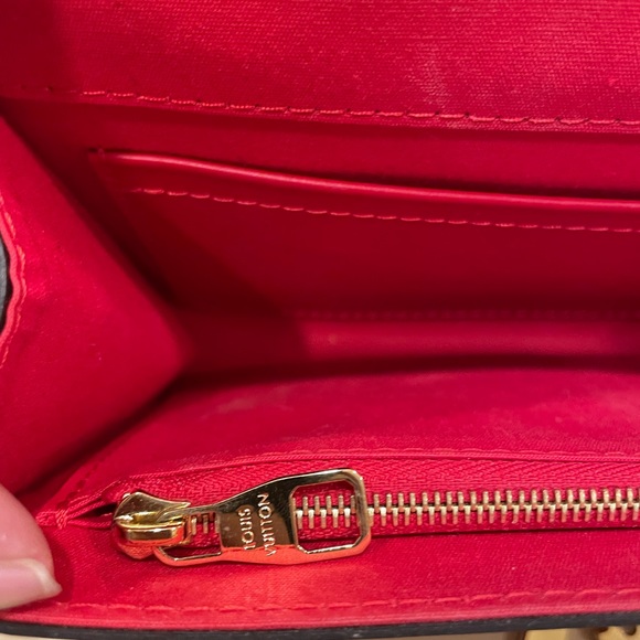 Louis Vuitton Patent Leather Louise clutch - Picture 5 of 15